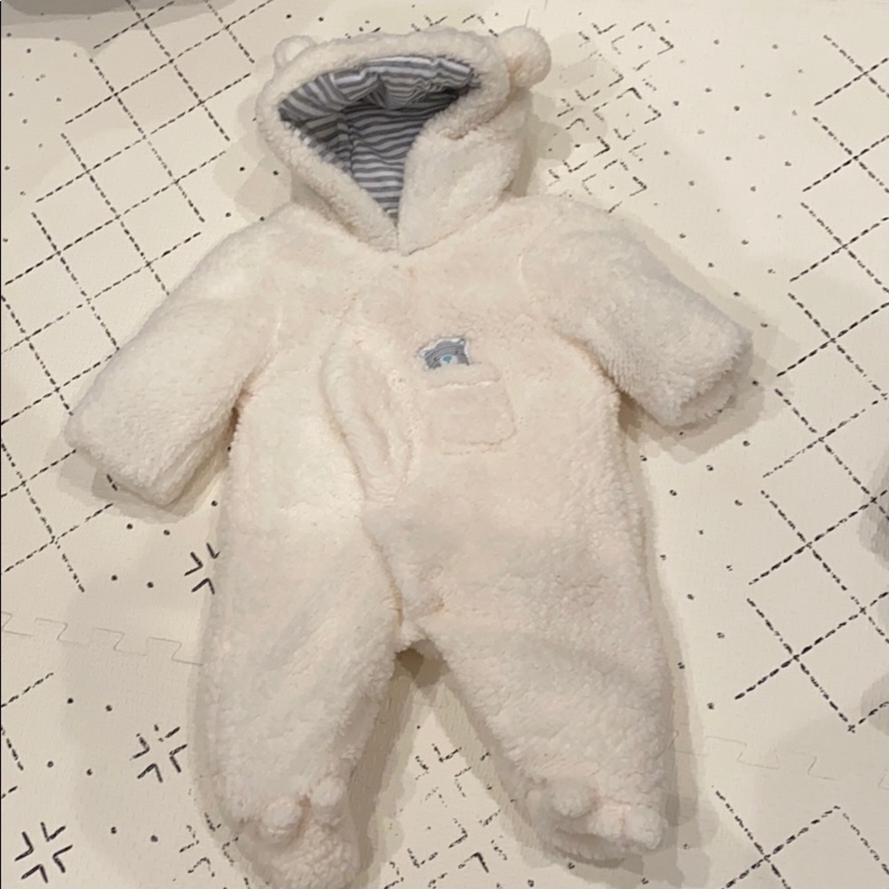 3/$15 EUC Baby snowsuit 0-3 mo